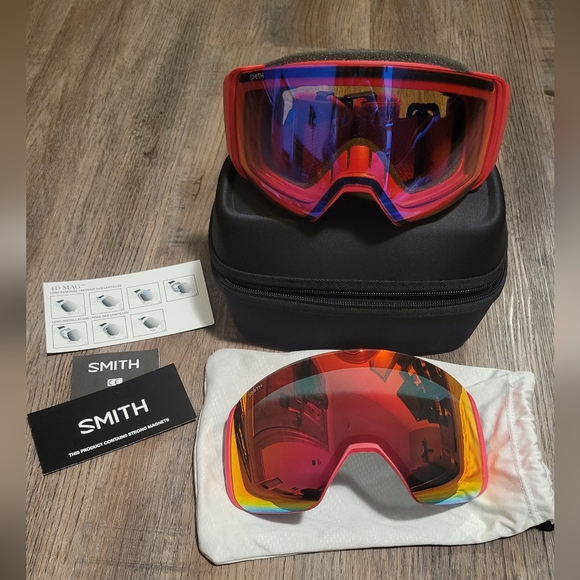 SOLD- Smith 4D MAG Goggles - Picture 2 of 9